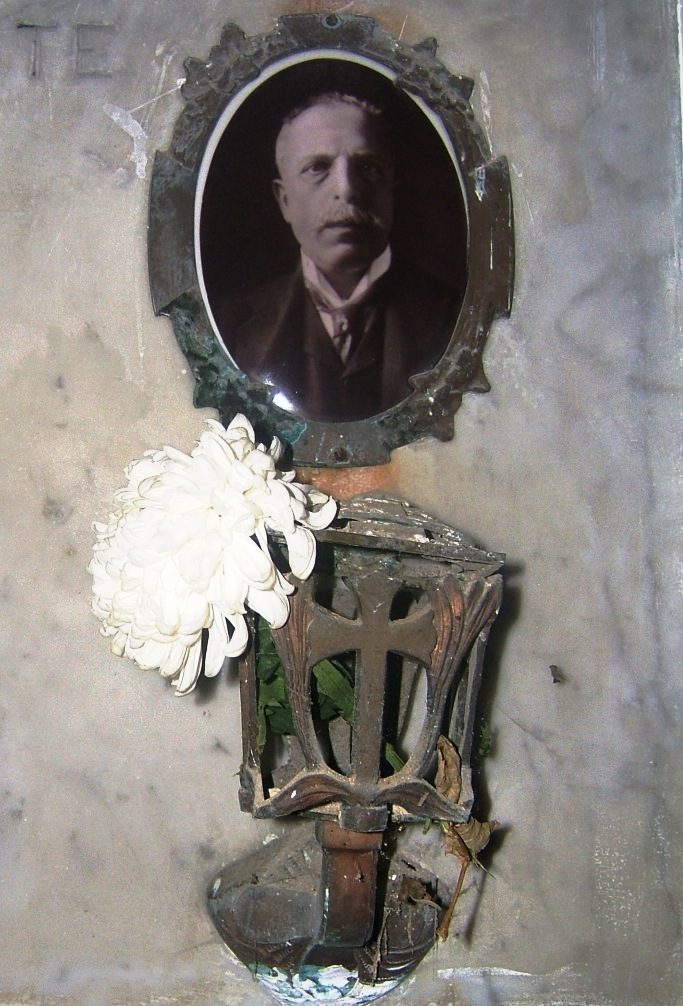 Lastaria tomb, Lucera-09.jpg